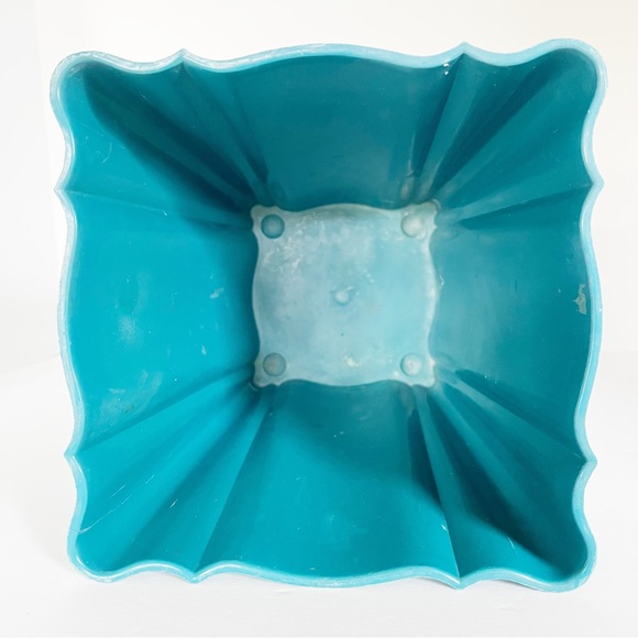 VINTAGE 1950’s turquoise blue scalloped edge plastic trashcan waste basket - Picture 5 of 8